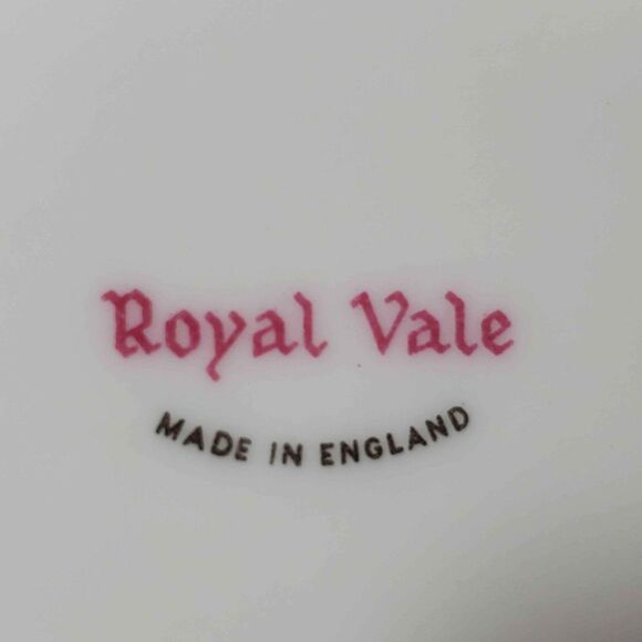 Royal Vale Teacup and Saucer Holly Winter Christmas Vintage - Picture 6 of 7